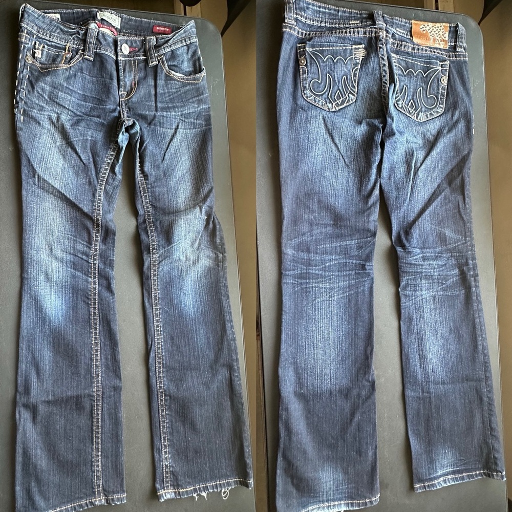 Elegant Boot Cut Jeans with Embroidered Pockets